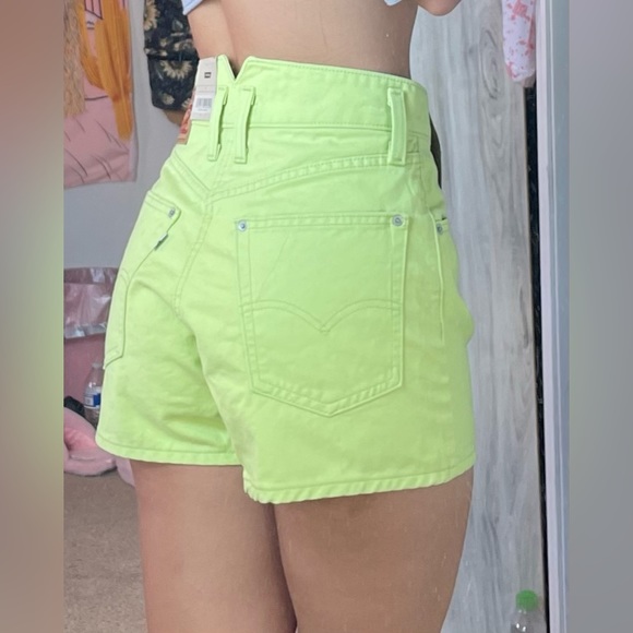 NWT Levi’s High Waisted Mom Shorts - Picture 5 of 14